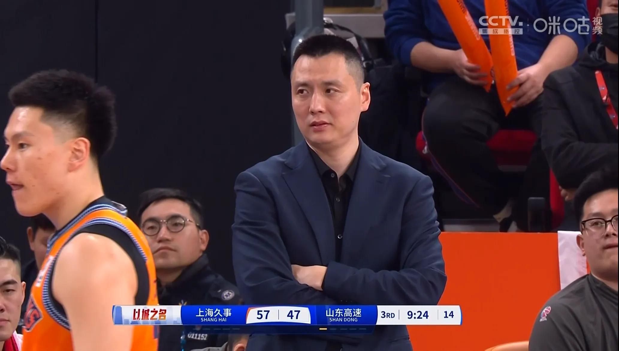 球队表现出色，奏响胜利之歌