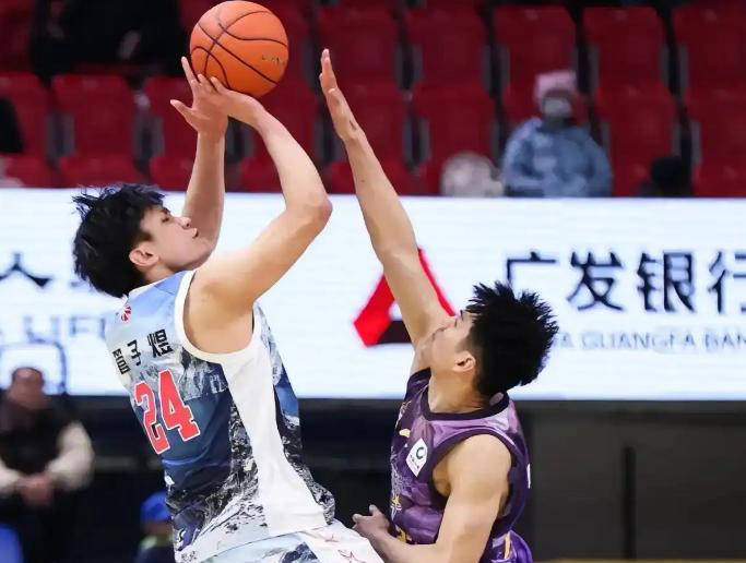 亚洲篮球风云再起，新秀球员惊艳亮相