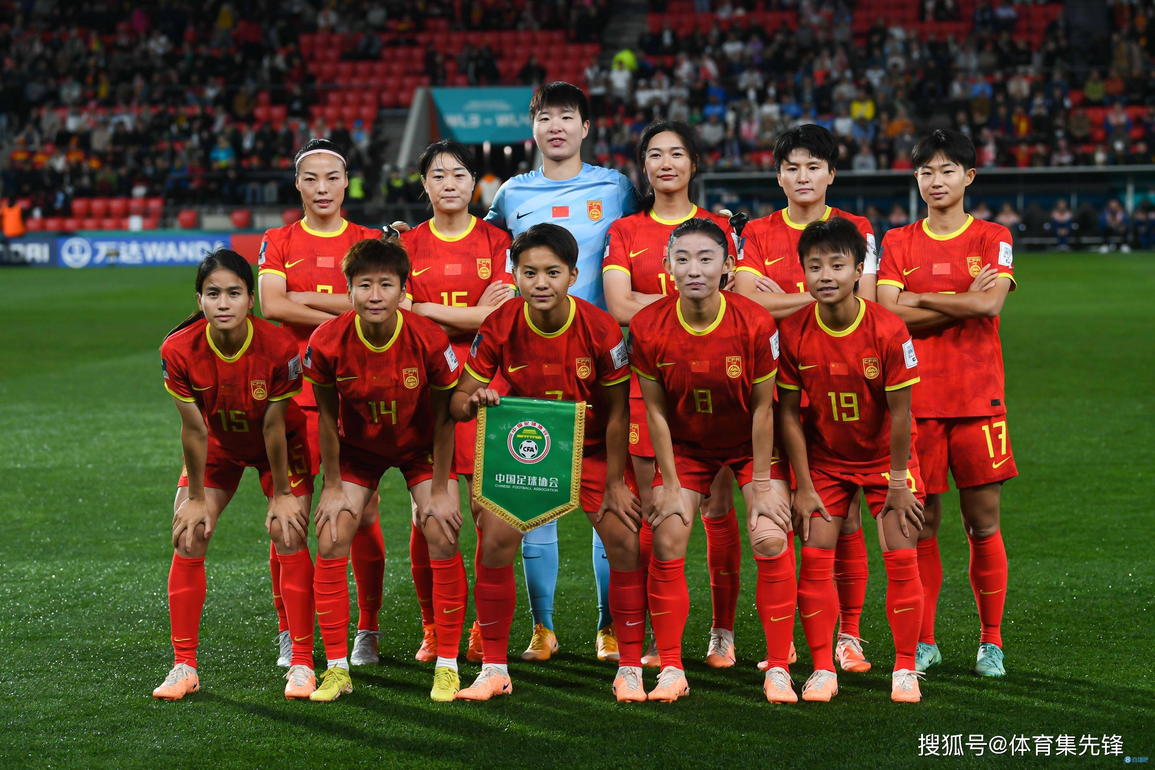 包含中国女足迎英格兰队，势均力敌的对决即将上演的词条
