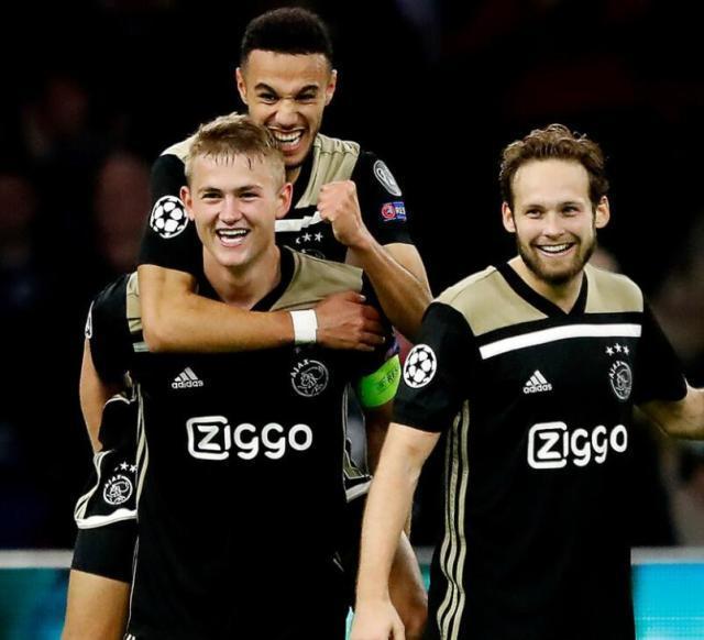 关于阿贾克斯遭遇惊吓,晋级希望蒙上阴影的信息 关于阿贾克斯遭遇惊吓,晋级希望蒙上阴影的信息