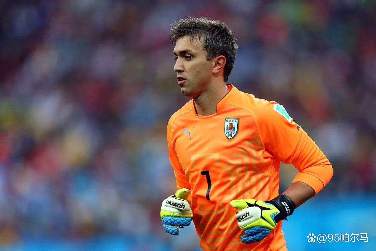 包含乌拉圭国脚突破进攻记录，攀登射手榜领先的词条