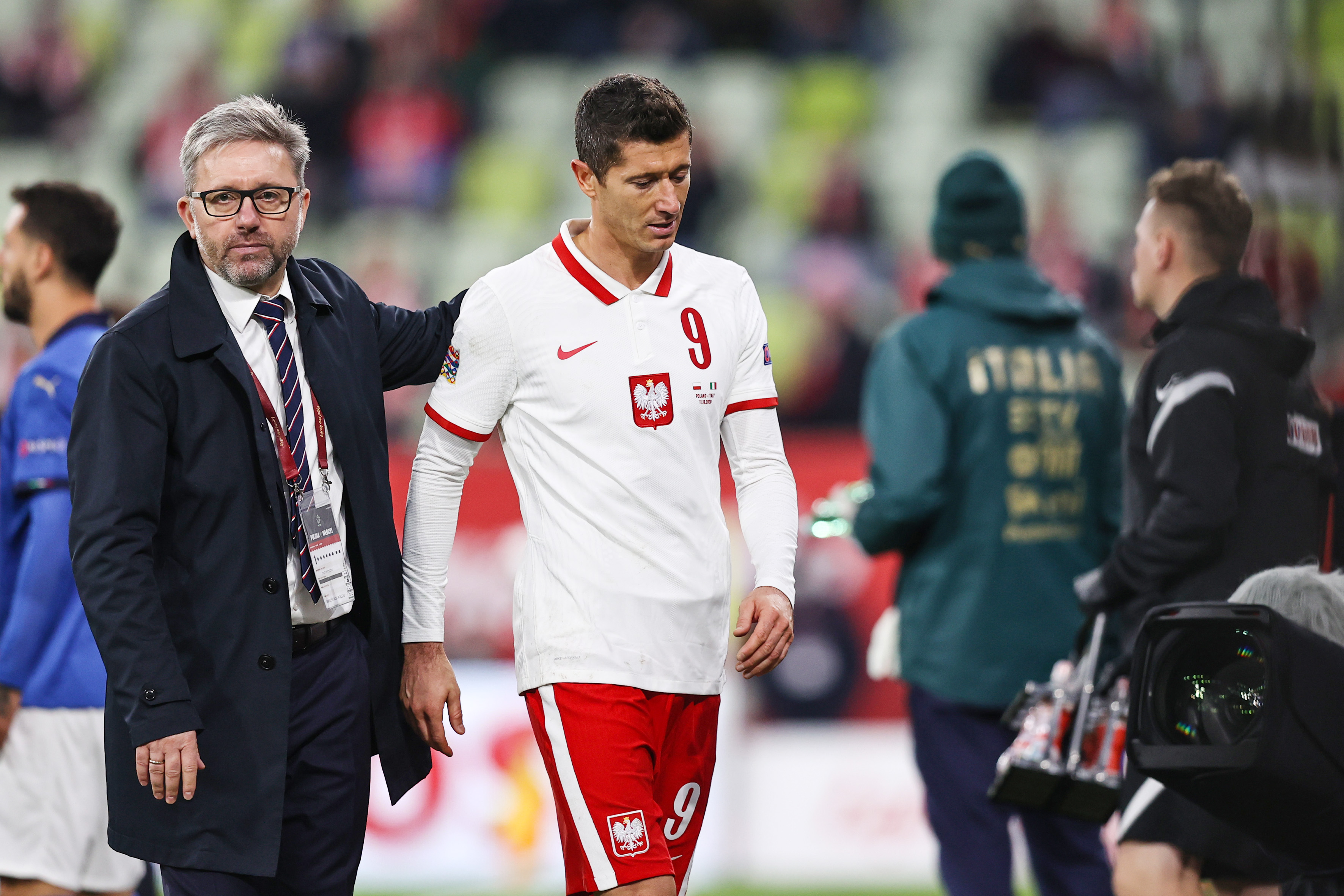 FB体育-莱切主帅因失利遭批评，遭遇声讨