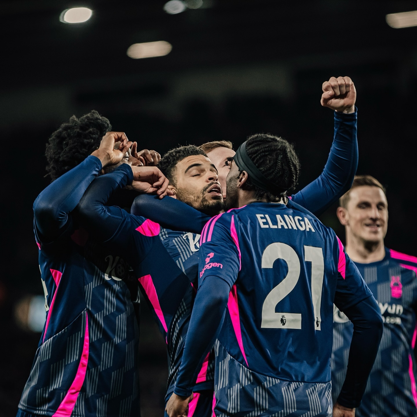 狼队主场制胜,取得关键三分的简单介绍 狼队主场制胜,取得关键三分的简单介绍