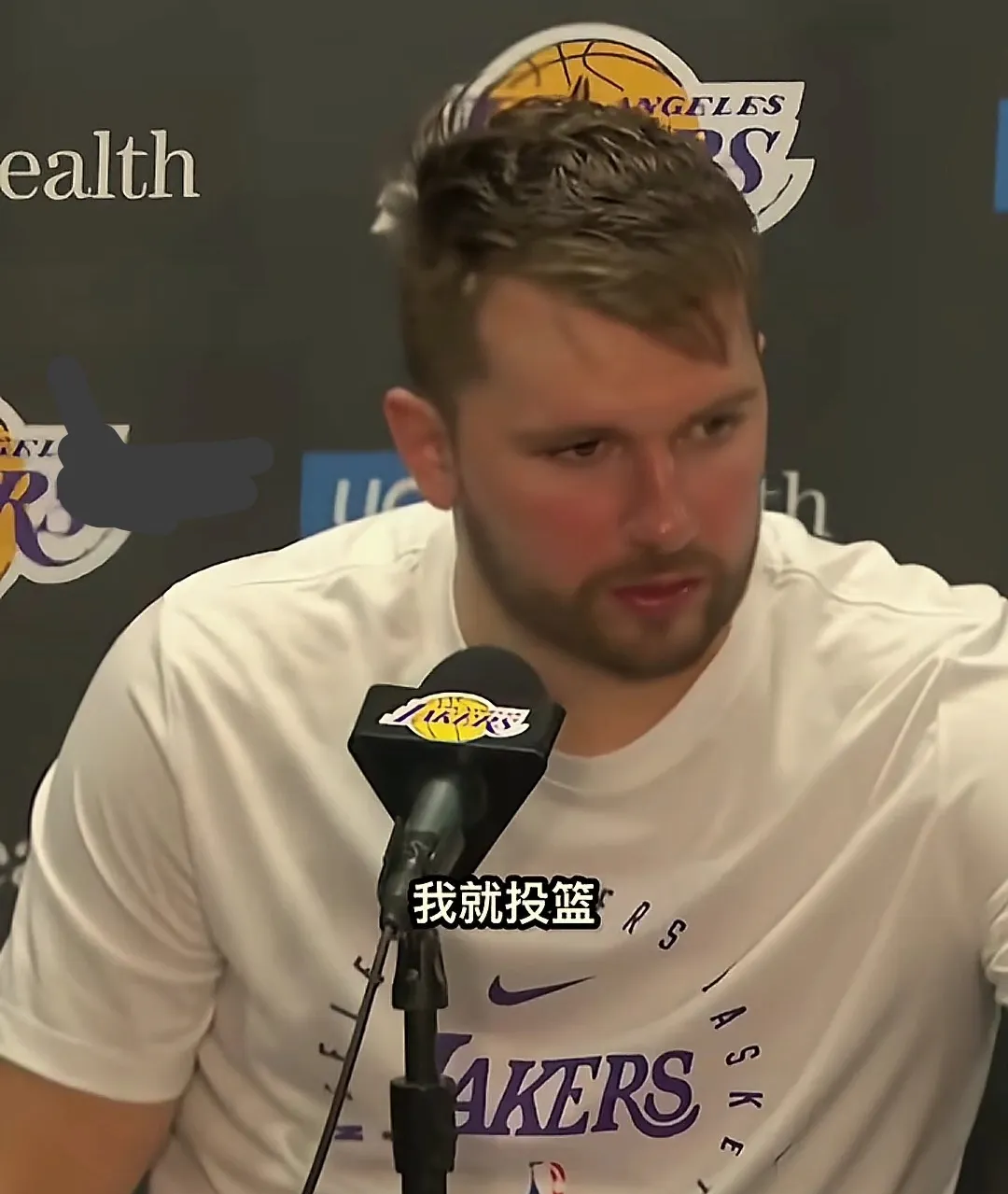 关于火箭无伤在身，湖人客场轻取胜利的信息