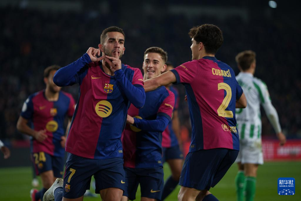 西班牙国王杯巴塞罗那队再次进球得分
