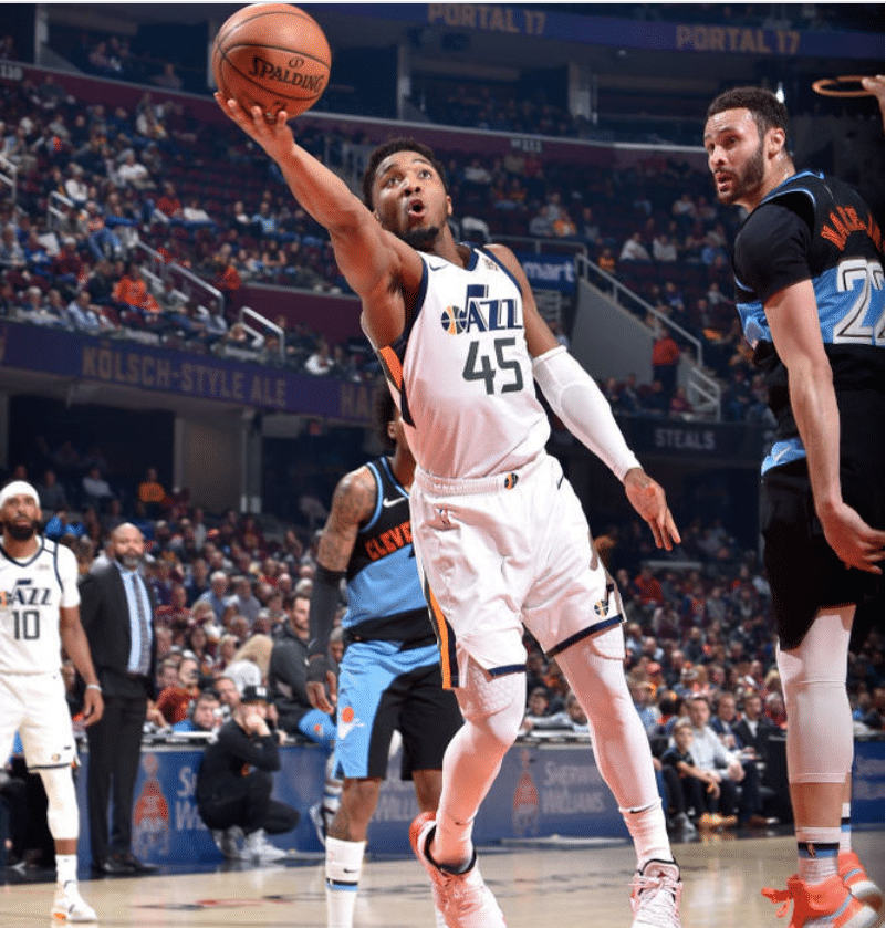 部落主场大胜马刺，霍华德爆砍41分