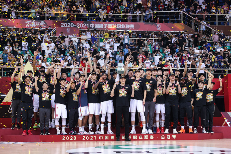 FB体育在线-深圳男篮夺冠！队史首次夺得CBA总冠军