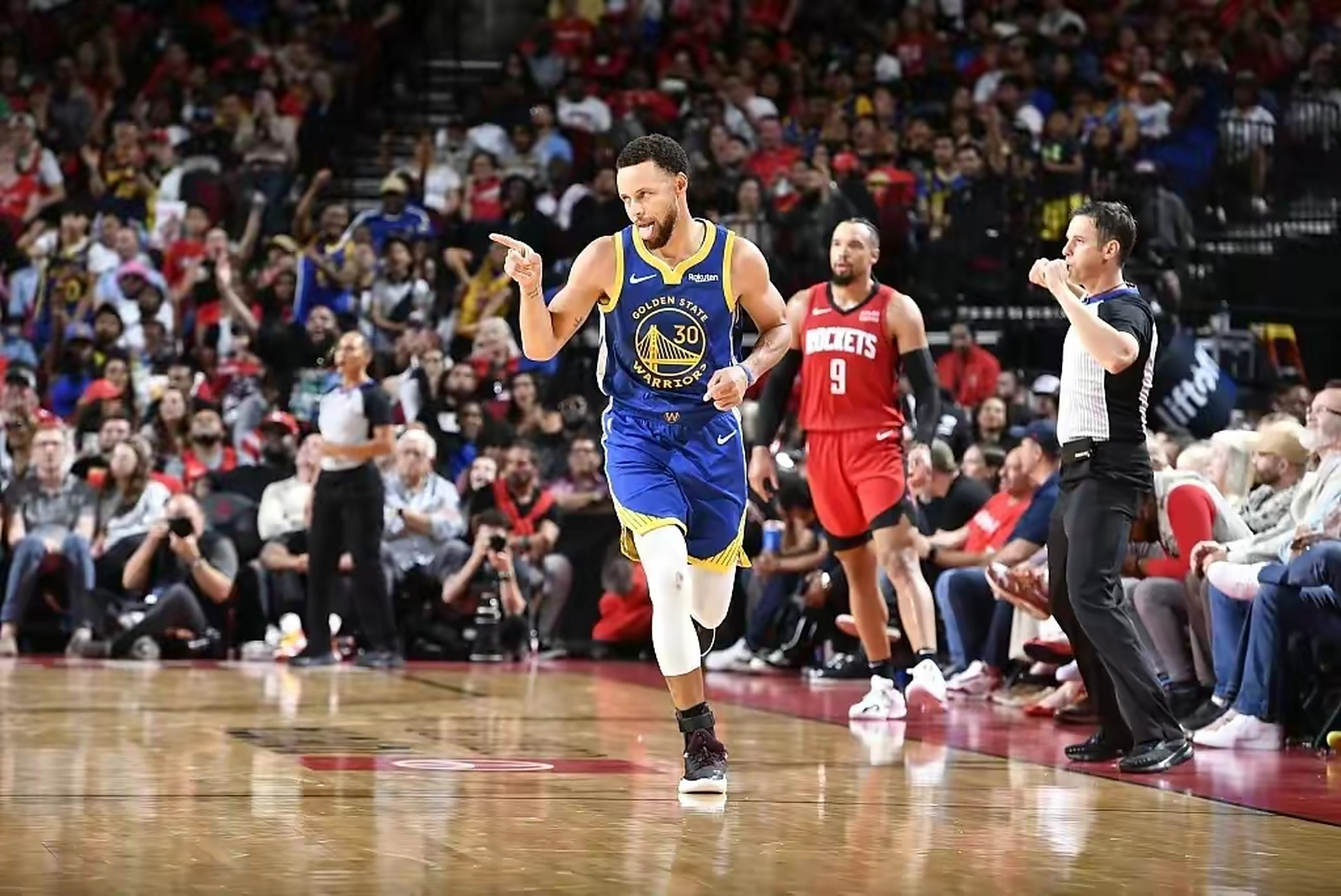 勇士主场大胜火箭,库里三分球稳定得分高效 勇士主场大胜火箭,库里三分球稳定得分高效