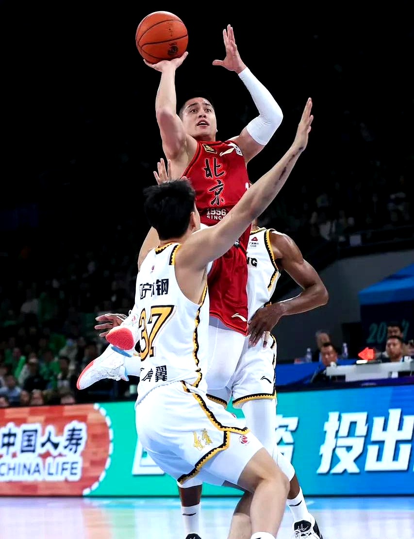 包含广东宏远逆转辽宁本钢获胜，取得七连胜！的词条